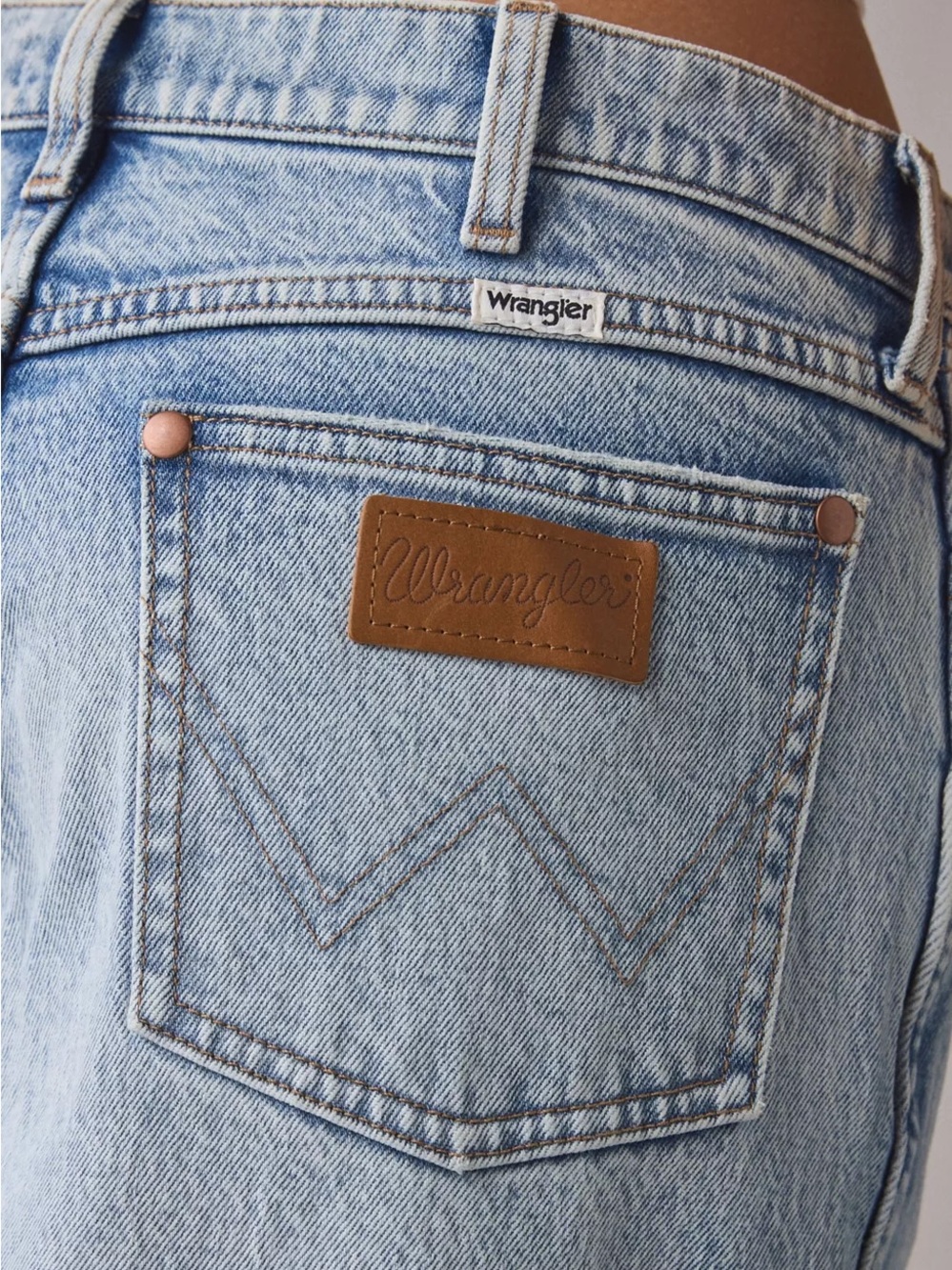 NEW Wrangler Low Rise Baggy Jeans Women 27 Light Wash Wide Leg Skater Y2K Denim - Picture 5 of 15